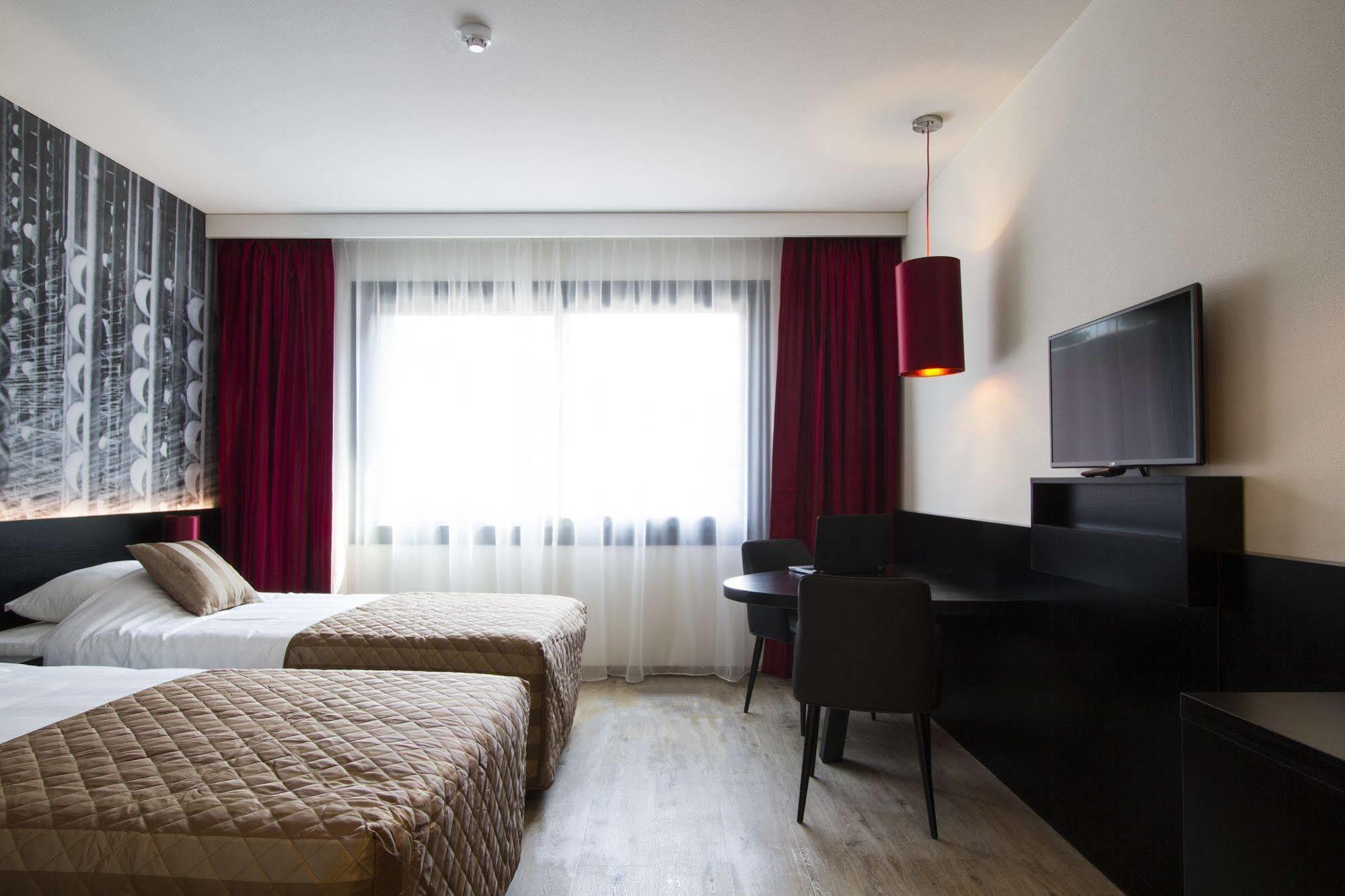 Bastion Hotel Eindhoven Waalre מראה חיצוני תמונה